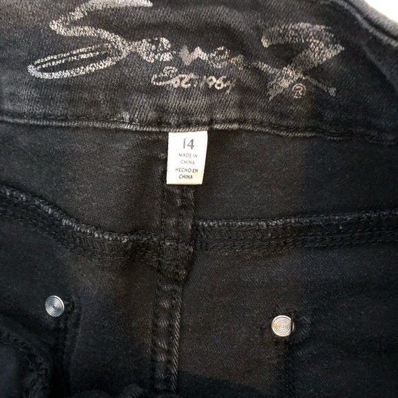 Seven 7 Faded Black Tummyless Jeans Lightly Distressed Highrise Skinny Size 14 - Picture 3 of 5